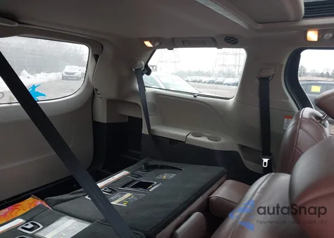 2015 Toyota Sienna Limited Premium 7 Passenger z USA, uszkodzony, nr VIN 5TDDK3DC2FS101256